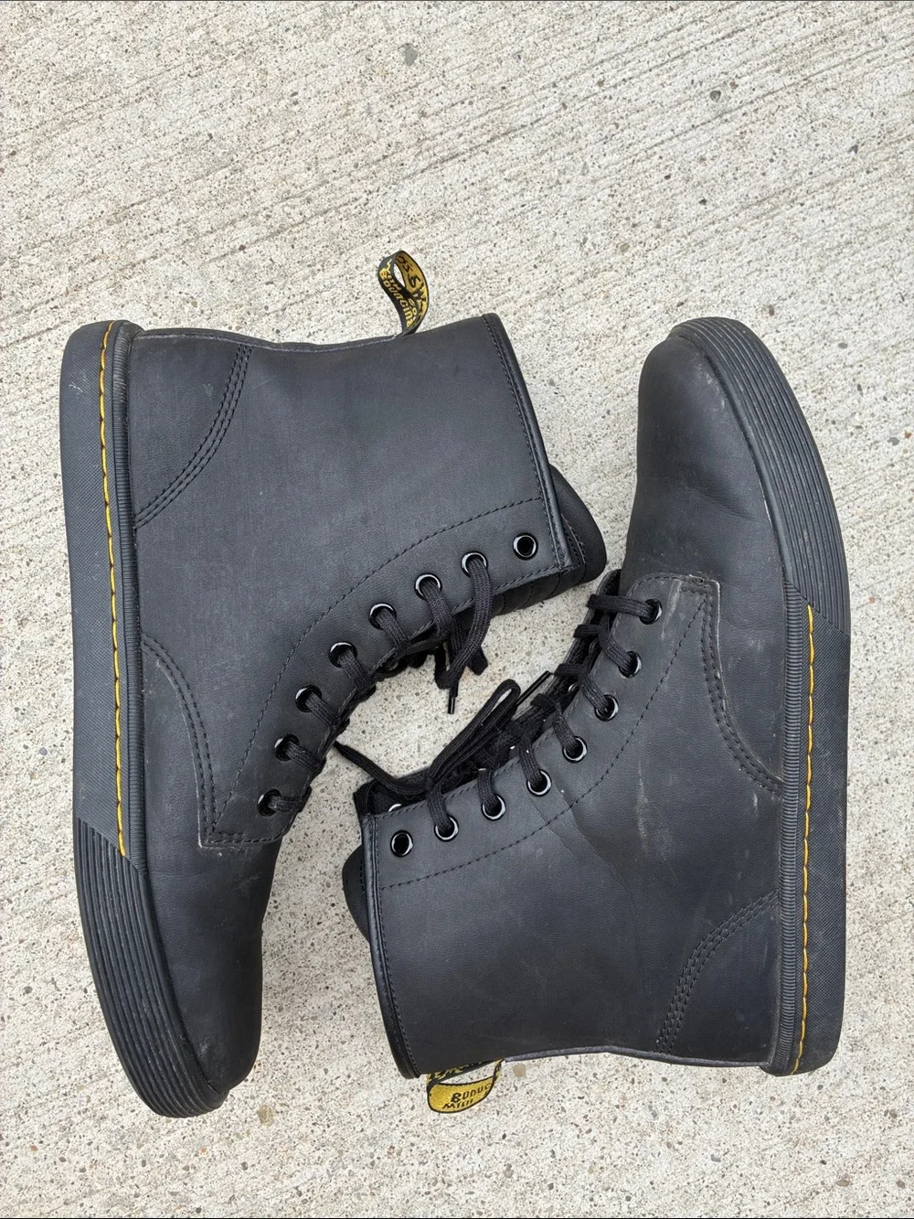 Dr. Martens matte black
